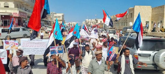 جماهير سقطرى تعلن تضامنها مع حضرموت رفضا للقمع