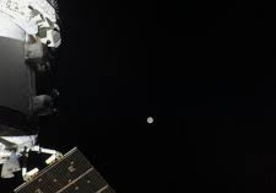 رواد فضاء أرتميس 2 ينطلقون في رحلة العودة من القمر للأرض