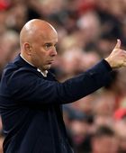 سلوت يحظى بدعم إدارة ليفربول مع استعداد الجماهير للاحتجاج في أنفليد