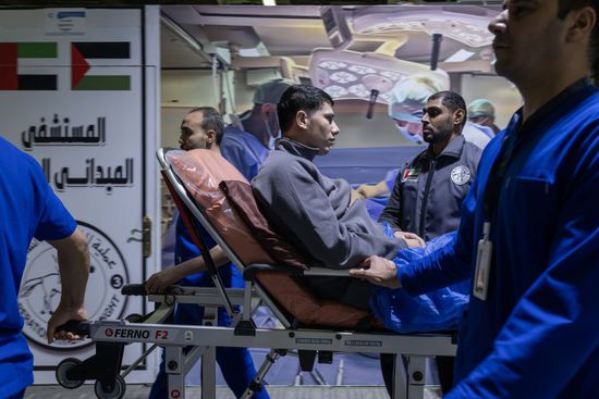 المستشفى الإماراتي العائم يستقبل 5 مرضى جدداً من غزة