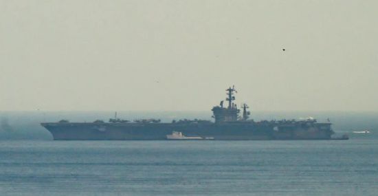 أكسيوس: سفن تابعة للبحرية الأمريكية عبرت مضيق هرمز