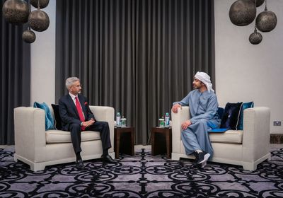 عبدالله بن زايد يستقبل وزير الخارجية في الهند