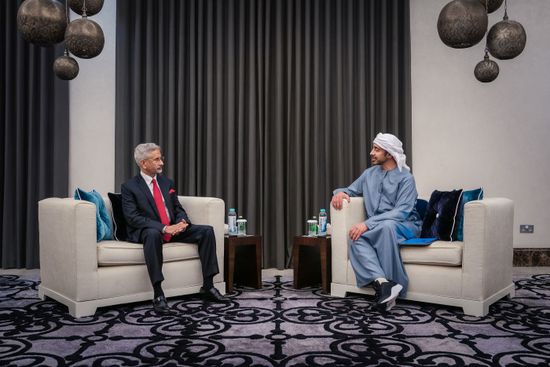 عبدالله بن زايد يستقبل وزير الخارجية في الهند