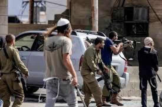 مستوطنون يعتدون على مركبات الفلسطينيين في القدس