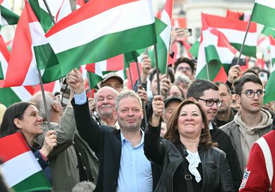 المجريون يدلون بأصواتهم في انتخابات حاسمة لاختيار برلمان جديد