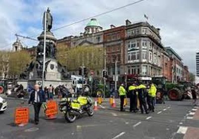 شرطة أيرلندا تفض احتجاجا على زيادة أسعار الوقود وسط دبلن