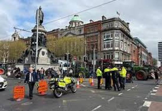 شرطة أيرلندا تفض احتجاجا على زيادة أسعار الوقود وسط دبلن