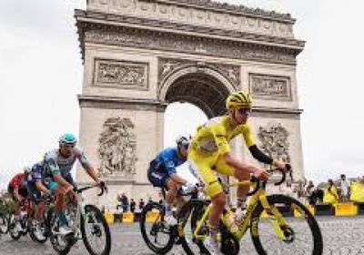 فان آرت يتفوق على بوجاتشر ليفوز بسباق باريس-روبيه