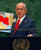 نتنياهو يحدد أعداءه باللون الأحمر على خريطة للشرق الأوسط