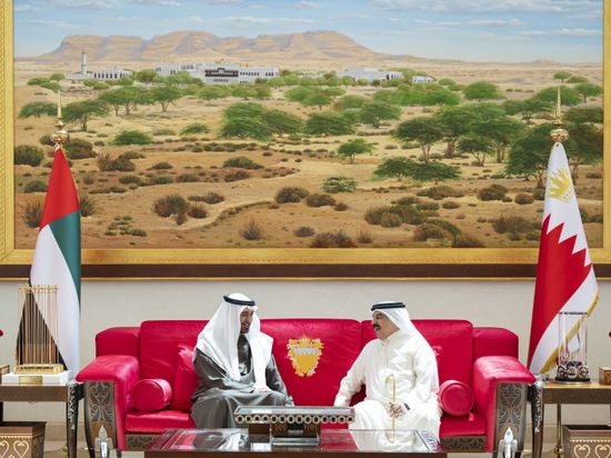 رئيس الإمارات وعاهل البحرين يبحثان العلاقات الثنائية والمستجدات الإقليمية