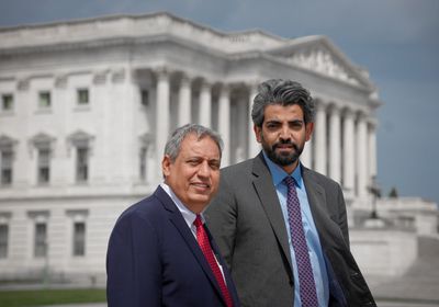 عمرو البيض يصل إلى واشنطن لبحث التهديدات الحوثية