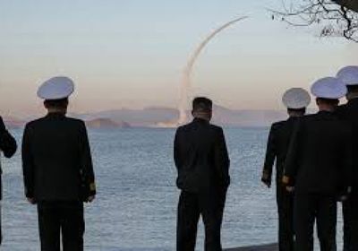 كوريا الشمالية تجري تجارب على صواريخ بحرية