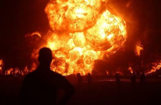 انفجارات وحريق هائل في مصفاة نفط بأستراليا 