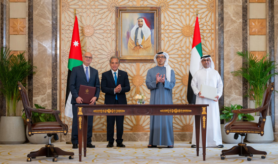 الإمارات والأردن يطلقان مشروعاً لربط مناطق التعدين بميناء العقبة