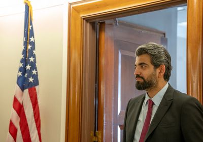 البيض يواصل لقاءاته بمسؤولين أمريكيين في واشنطن