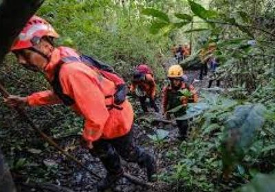 تفاصيل مقتل ثمانية أشخاص في تحطم مروحية في إندونيسيا