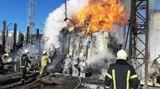 الجهود مستمرة لإخماد حريق في ميناء توابسي الروسي