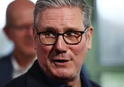 رئيس وزراء بريطانيا يقاوم مطالب بالاستقالة