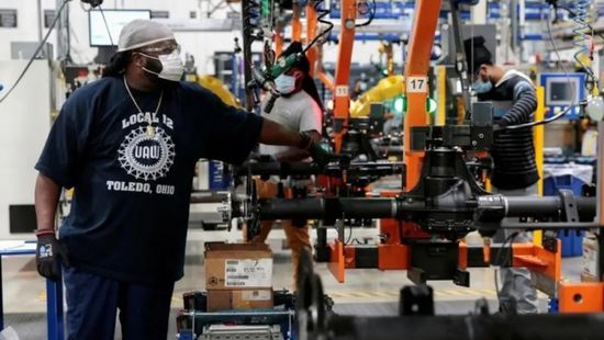 انكماش الإنتاج الصناعي الأمريكي مع تآكل التفاؤل