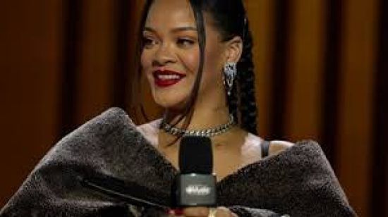 ريهانا تسطر إنجازًا جديدًا.. مبيعاتها تتجاوز الـ200 مليون وحدة