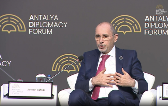 أيمن الصفدي: أي تهديد لأمن الخليج تهديدٌ للأردن