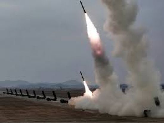 كوريا الشمالية تطلق صواريخ باليستية وتستعرض قوتها وسط حرب إيران