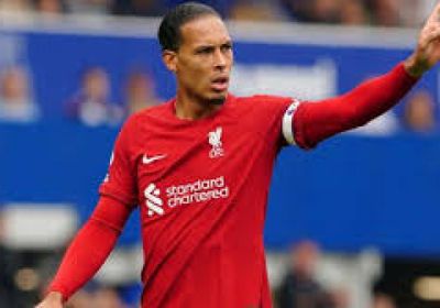 فان دايك يقود ليفربول للفوز 2-1 في الوقت القاتل على إيفرتون بالدوري