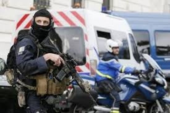 أوكرانيا تحقق في هروب ضابطي شرطة