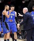 ماجيك يفوز على بيستونز في مباراتهما الأولى بسلسلة الأدوار الإقصائية