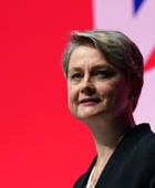 وزيرة الخارجية البريطانية تختصر جولة دبلوماسية