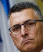 ساعر يعتذر عن تحطيم جندى إسرائيلى تمثالاً للمسيح في بلدة لبنانية