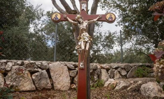 إسرائيل تنصب تمثالاً جديداً للمسيح في قرية جنوبي لبنان