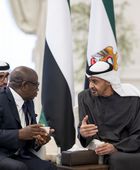 محمد بن زايد ورئيس سيراليون يبحثان تعزيز الشراكة الشاملة بين البلدين