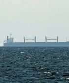 استهداف سفينة حاويات بنيران إيرانية قبالة عُمان