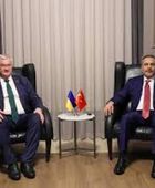 أوكرانيا تطلب من تركيا استضافة لقاء بين زيلينسكي وبوتين