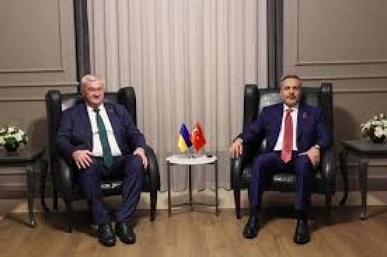 أوكرانيا تطلب من تركيا استضافة لقاء بين زيلينسكي وبوتين