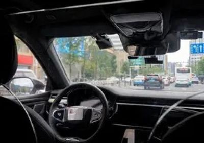 هولندا توافق لـ "تسلا" على برمجيات القيادة الذاتية