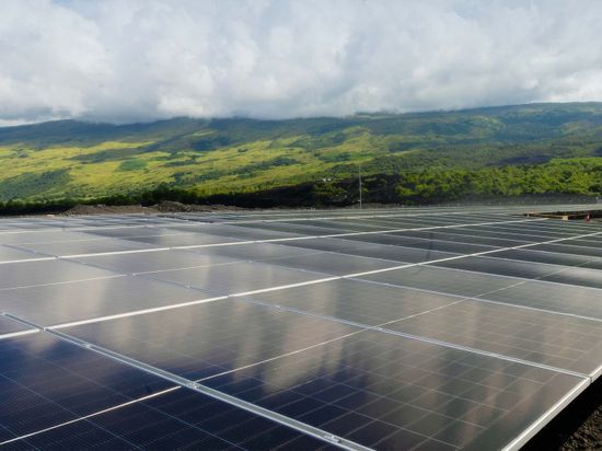 مشاريع نوعية تعزز الوصول إلى الطاقة المتجددة حول العالم