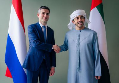 عبدالله بن زايد يبحث مع وزير خارجية هولندا التطورات الإقليمية