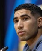 لقاء مفاجئ في باريس.. أشرف حكيمي يهدي ريهانا قميصه في لحظة لاقت تفاعلا واسعا