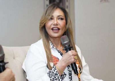 من أسوان.. ليلى علوي توجه رسالة مؤثرة إلى محمد منير