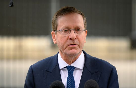 الرئيس الإسرائيلي يعلق على "نزهة بيروت"