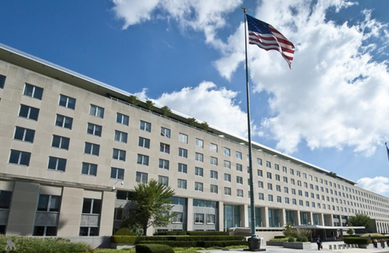 الخارجية الأمريكية تحث رعاياها على مغادرة لبنان فوراً