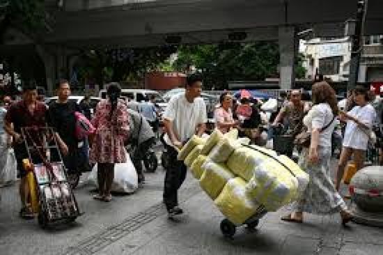 تجار صينيون يأملون في خفض الرسوم الجمركية مع زيارة ترامب إلى بكين