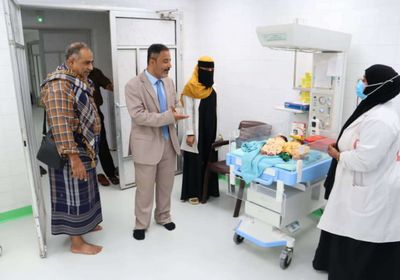 رئيس انتقالي أبين يتفقد مستوى الخدمات الطبية في مستشفى الرازي