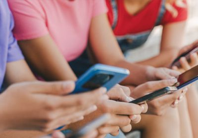 تركيا تقر قانونًا يحظر وسائل التواصل الاجتماعي لمن دون 15 عامًا