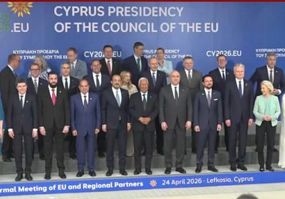 السيسي يشارك صورة تذكارية مع الرؤساء المشاركين بالاجتماع التشاوري في نيقوسيا