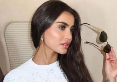 يمنى خوري تُشعل الجدل بإطلالة عفوية 