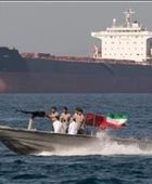 إيران تحتجز سفينة تتعاون مع الجيش الأمريكي