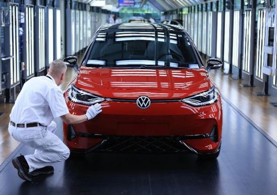 "فولكس فاجن" تطلق أنظمة أوامر صوتية ذكية لسياراتها في الصين